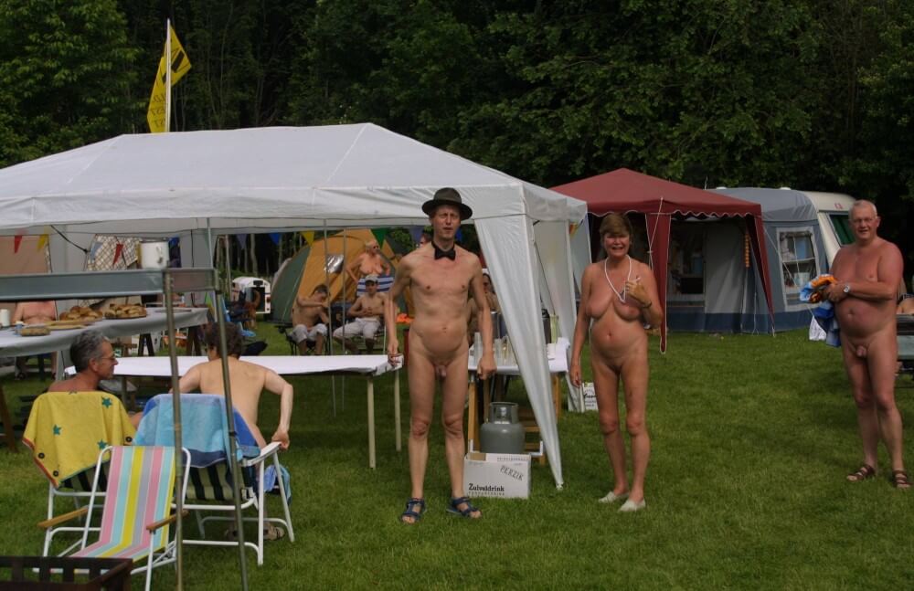 Holland Nature Home Stay pics - Nudists live together in nature and in groups
