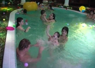 Naturist Freedom: Castle Fantasia - Nudism helps strengthen friendships