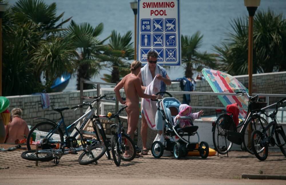 Poolside Camp Gathering pics - Nudity helps overcome insecurities and fears