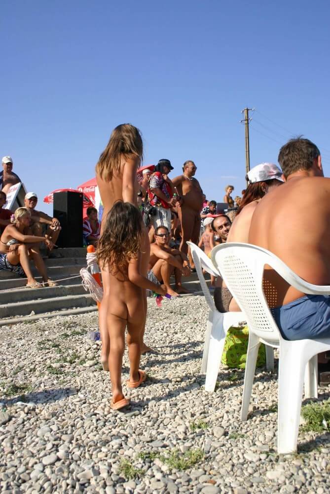 Naturist Standing Sideline - The Foundations of Naturist Philosophy and the Ethical Principles of the Community