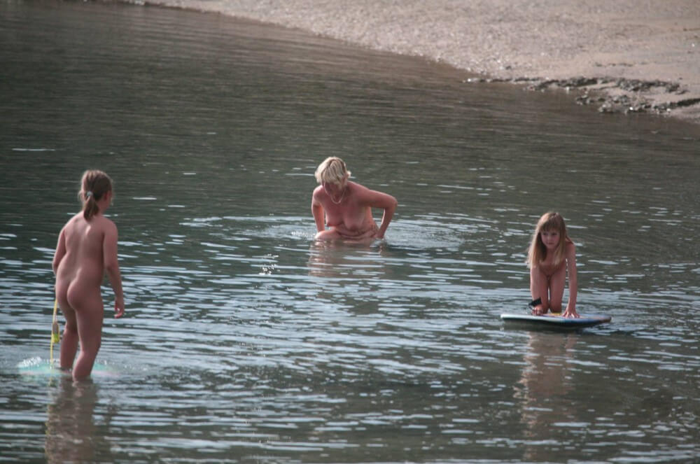 Naturism photo gallery # 14 - Leaving the house while naked