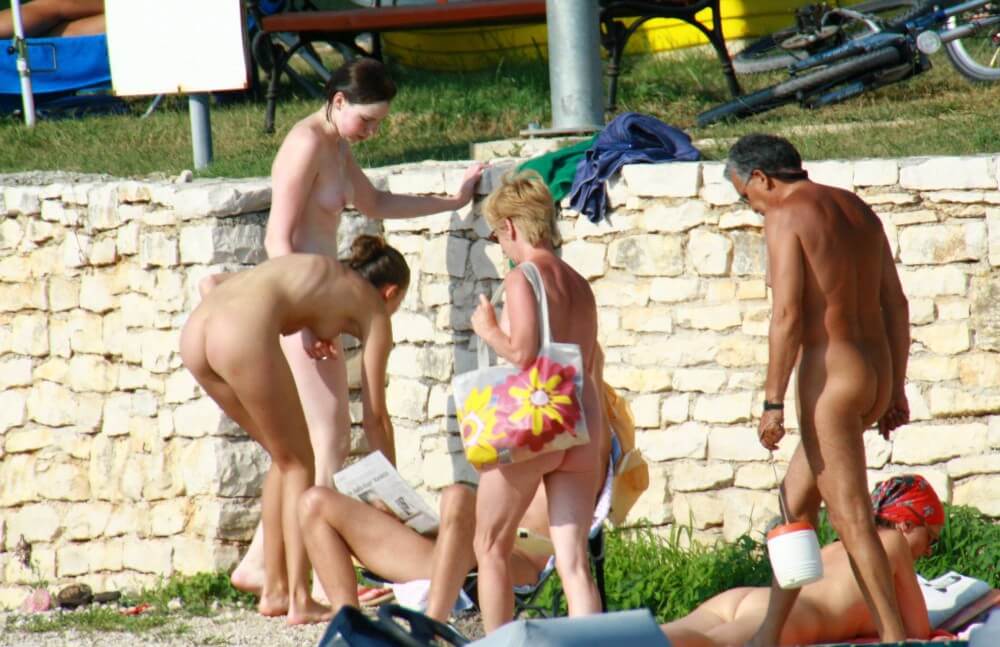 Nude Duet Girls Rail Climb Photo Set - Getting rid of swimsuits