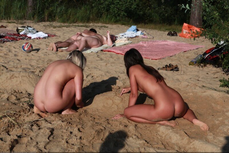 Creekside activity Big Photo gallery - In naturism, sincerity and honesty are valued