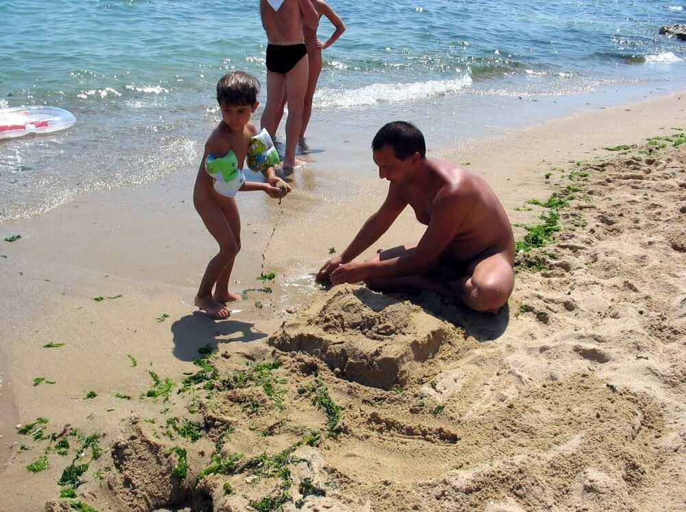 Bulgarian Sandy Paint Over - In naturism, sincerity and honesty are valued