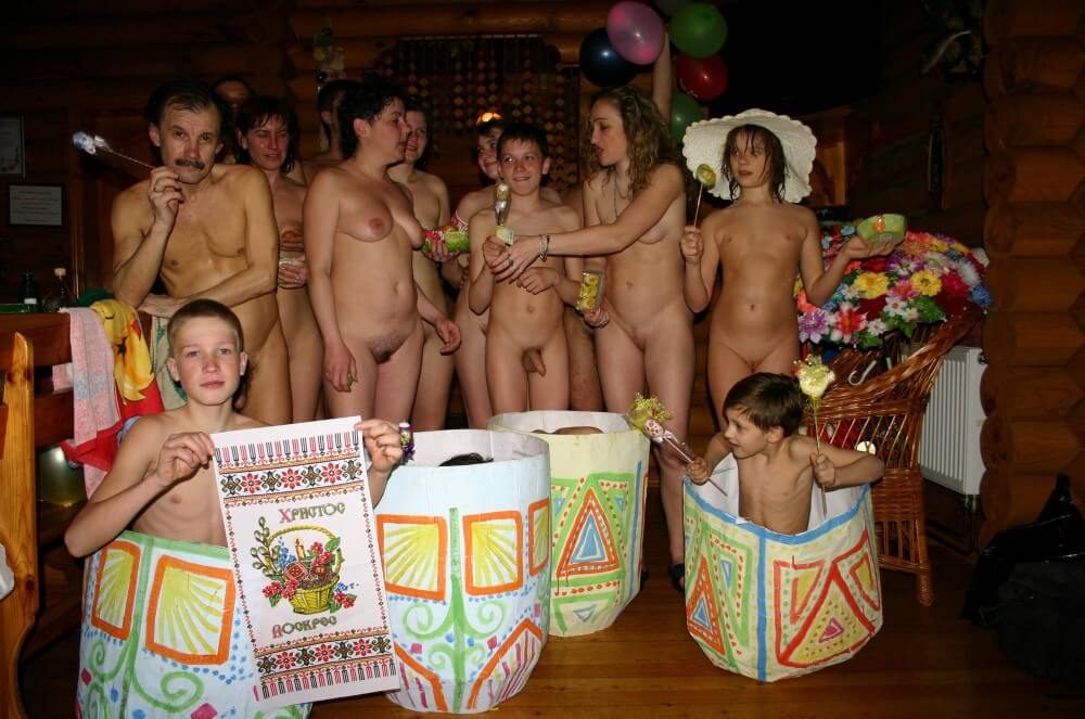 Easter Group Memories pics - Wearing less clothing is fashionable