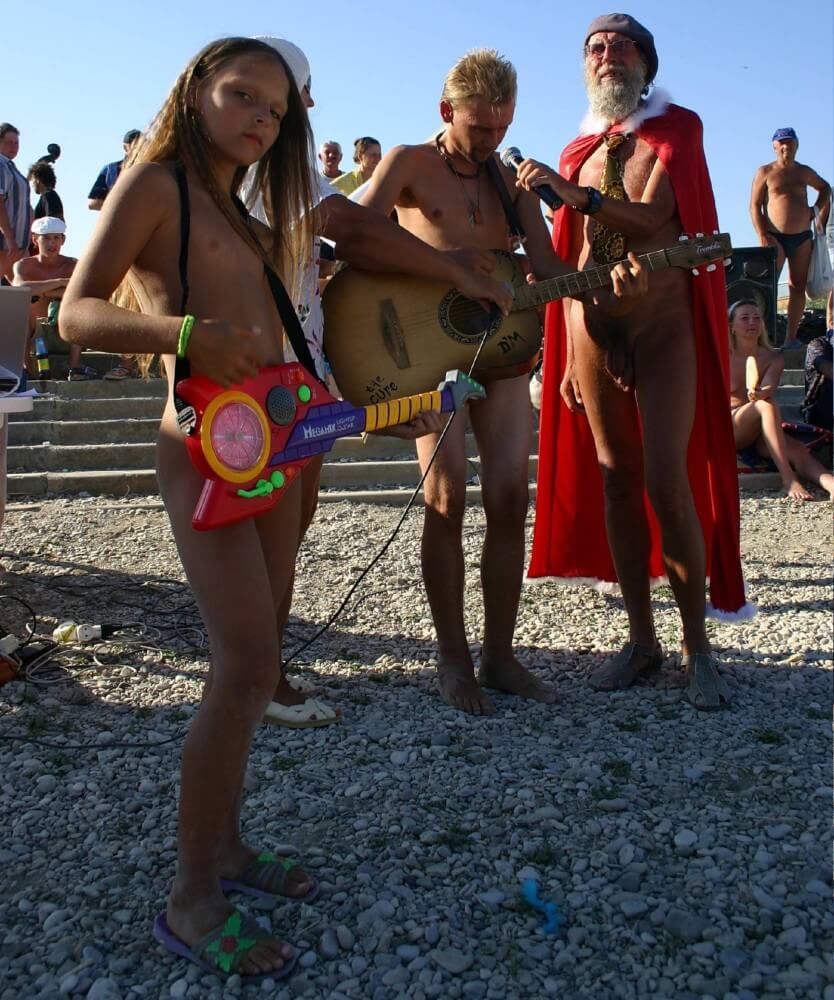 Naturist Beach Contests photos - Nature provides energy and inspiration for the practice of naturism and nudism