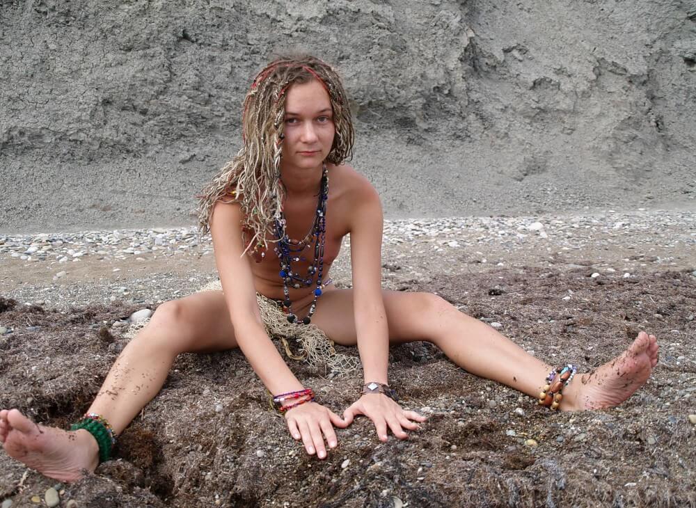 Naturists Rocky Stream Pixie Girls photos - Nudism and natural harmony