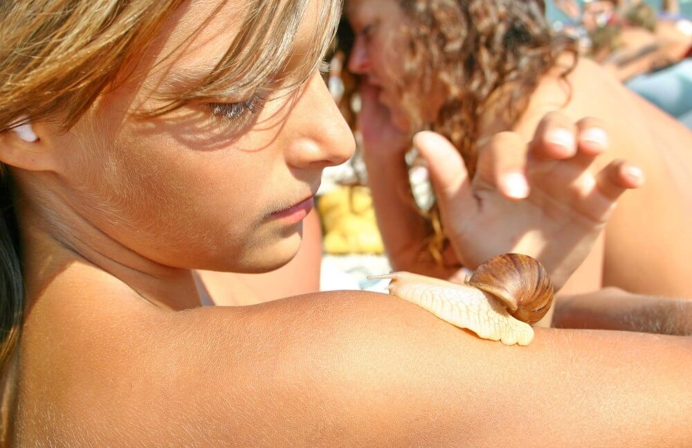 Ulitka Play On the Beach pics - Nudism teaches you to appreciate the present
