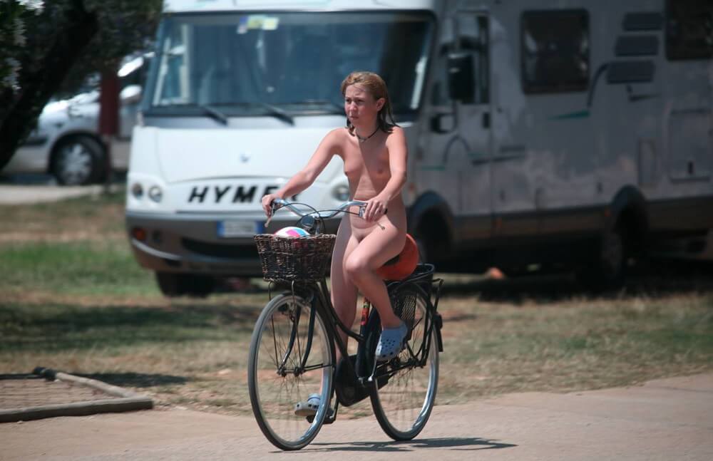 Leaving the Outdoor Site pics - Completely naked people on planet Earth