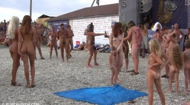 Cool Day At The Beach Full HD video - The idea of being naked is good