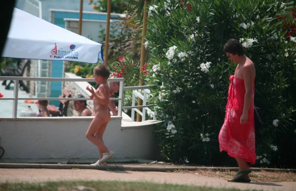Naturist Pool Walkaround pics - A love of the sun and fresh air are important values for those who practice naturism and nudism