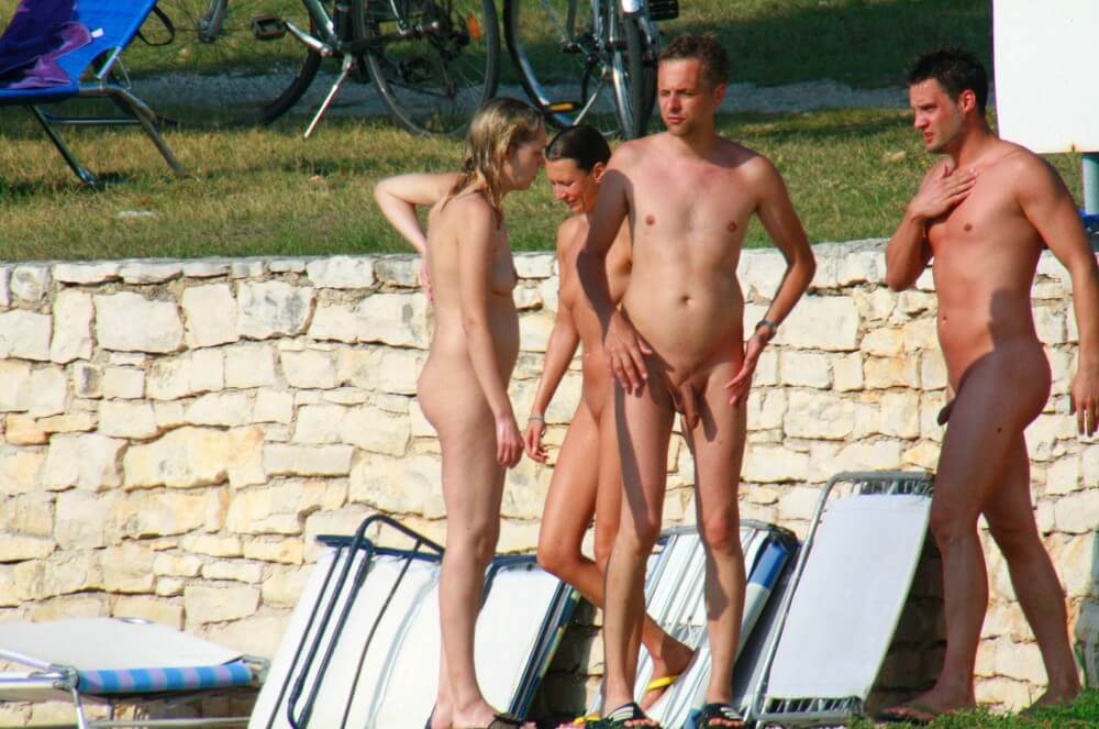 Ula FKK Couples Profile pics - Naturism teaches us to accept ourselves and others without embarrassment
