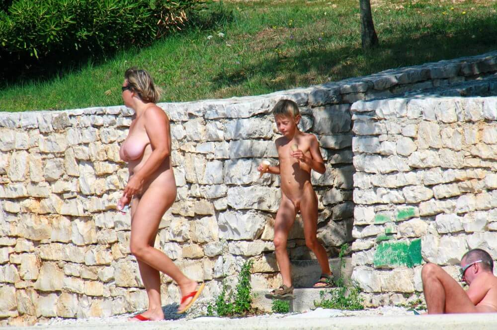 Ula FKK Wall-Side Families pics - Nudity is perceived as a natural way of life