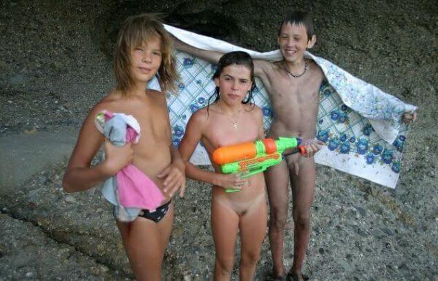 Naturism photo gallery # 33 - Getting rid of clothes