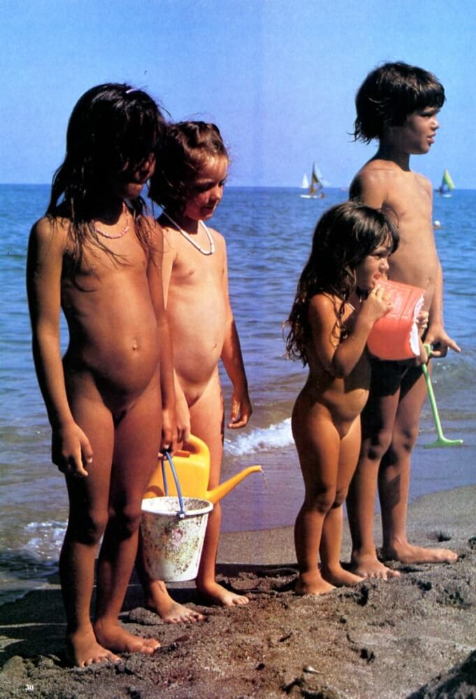 Jung und Frei Nr 6 - A nudist values simplicity in life and naturalness in expression