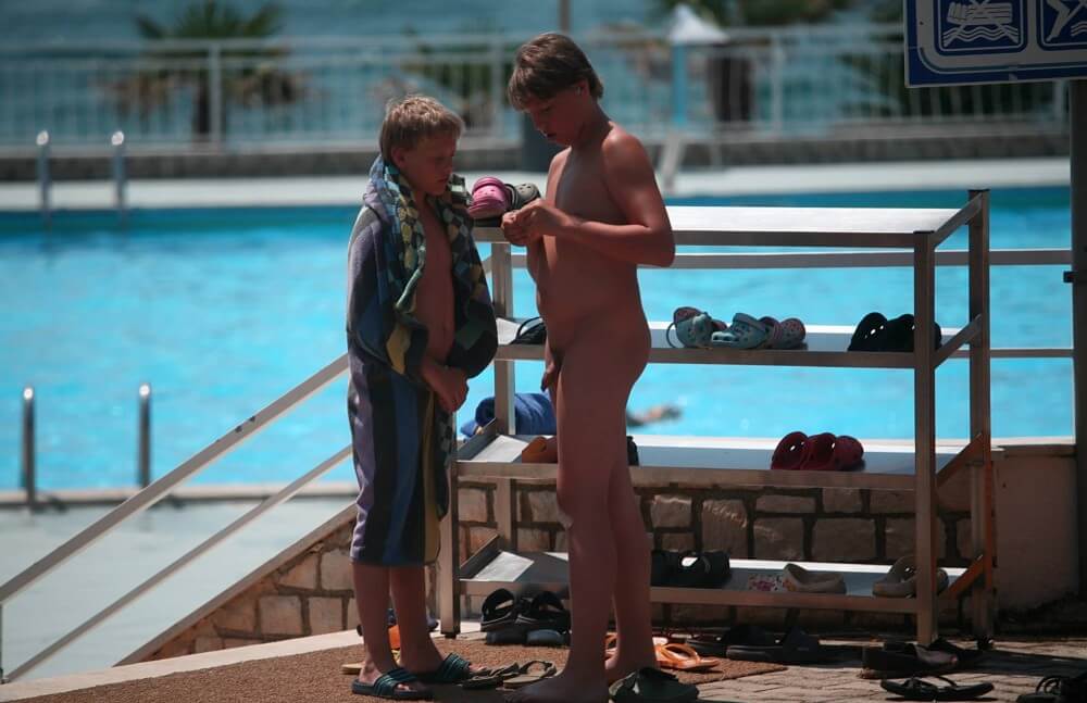 Scooter Travel Mid Day pics - Naturists live freely and naturally