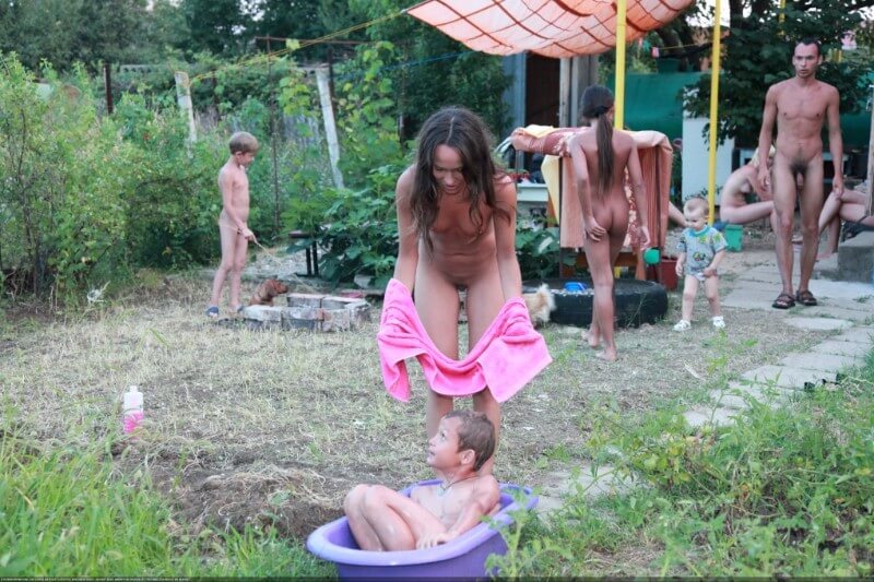 Green barrel of fun-grassy fields of gold photos - Nudism as a way to overcome body image issues and stereotypes