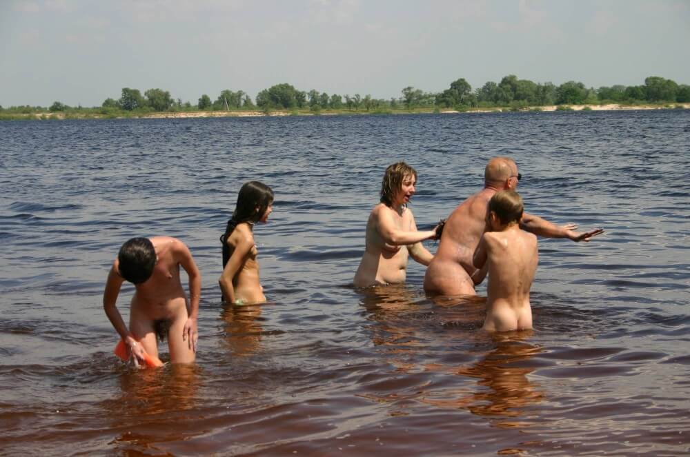 Kiev Water-Front Bathing pics - Nudism teaches us to appreciate the present moment