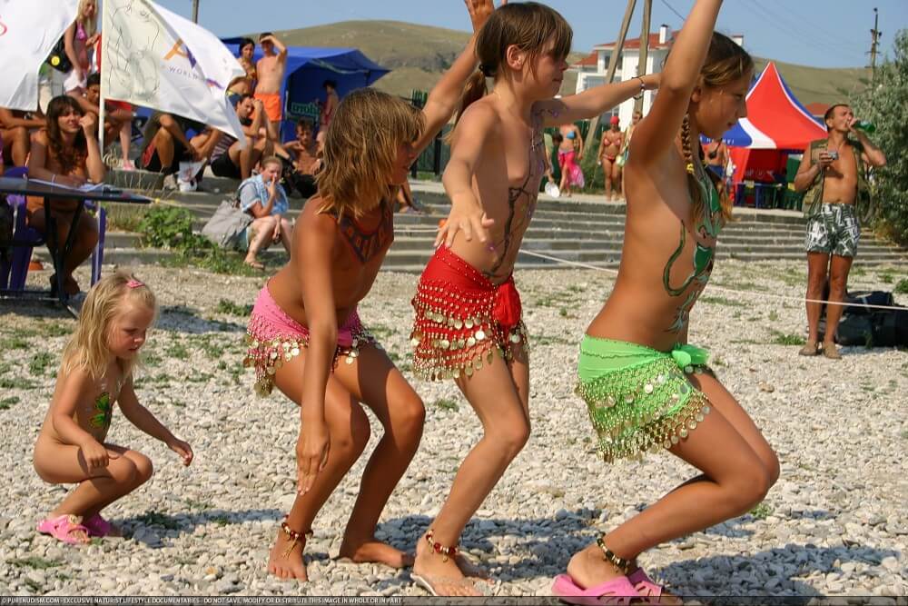 Festival and dancing photos - Freedom and naturalness are the core principles of naturism and nudism