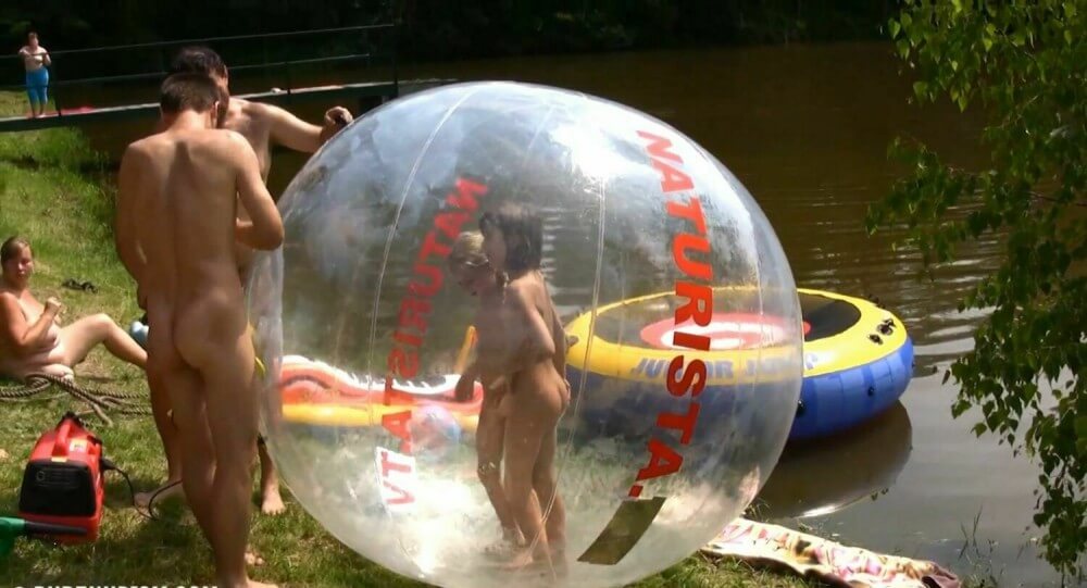 Daytime Family Picnic Full HD - In nudist culture, sincerity, honesty, and respect for oneself and others are valued