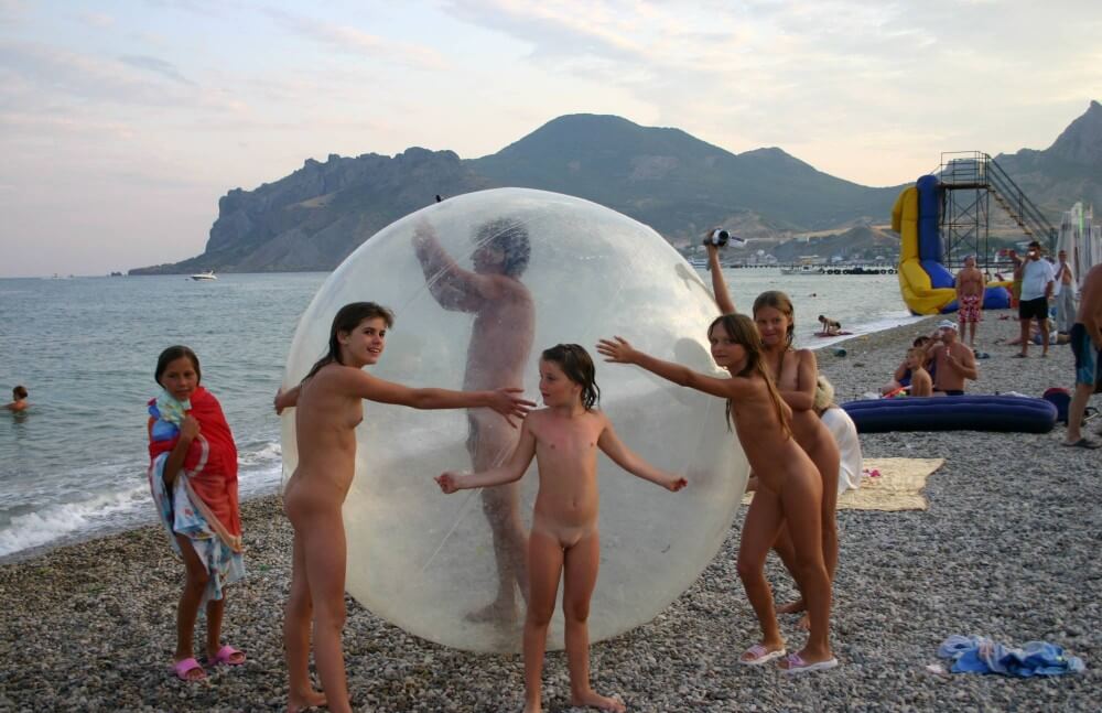 Pics Walk on the Beach Balloon - Happiness is achieved by embracing naturism and nudism in ones life