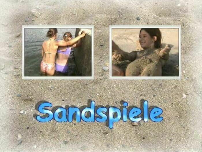 Naturistin: Sandspiele - A closed community of naturists