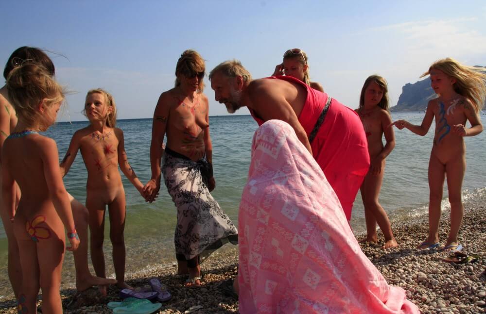 Water Drying Off pics - Nature provides inspiration and energy for the lives of naturists
