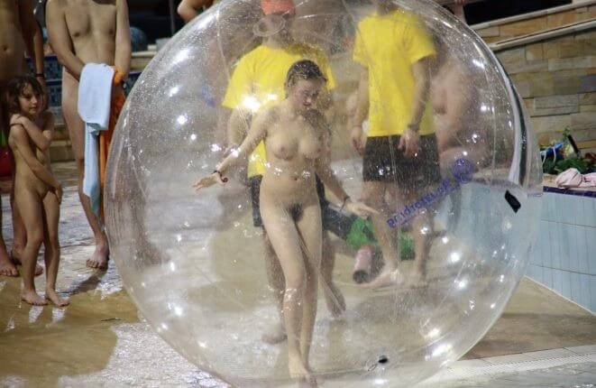 Holiday in the pool photos - The cult of nudity has not been forgotten