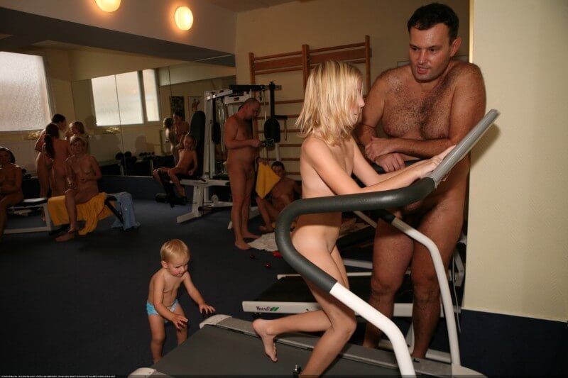Record room naturists photos - Nudism is based on sincerity