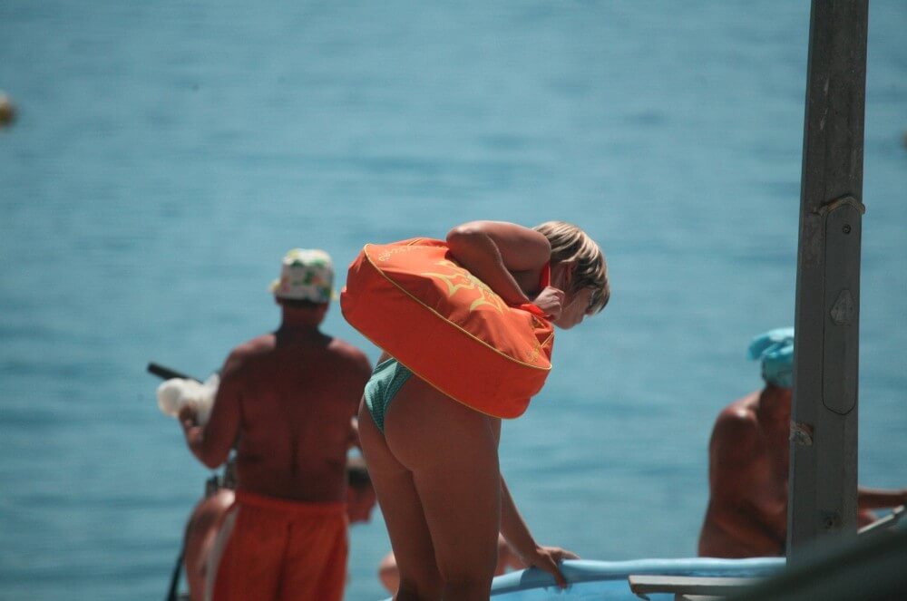 Sunnyside Water Shore pics - Wearing less clothing is fashionable