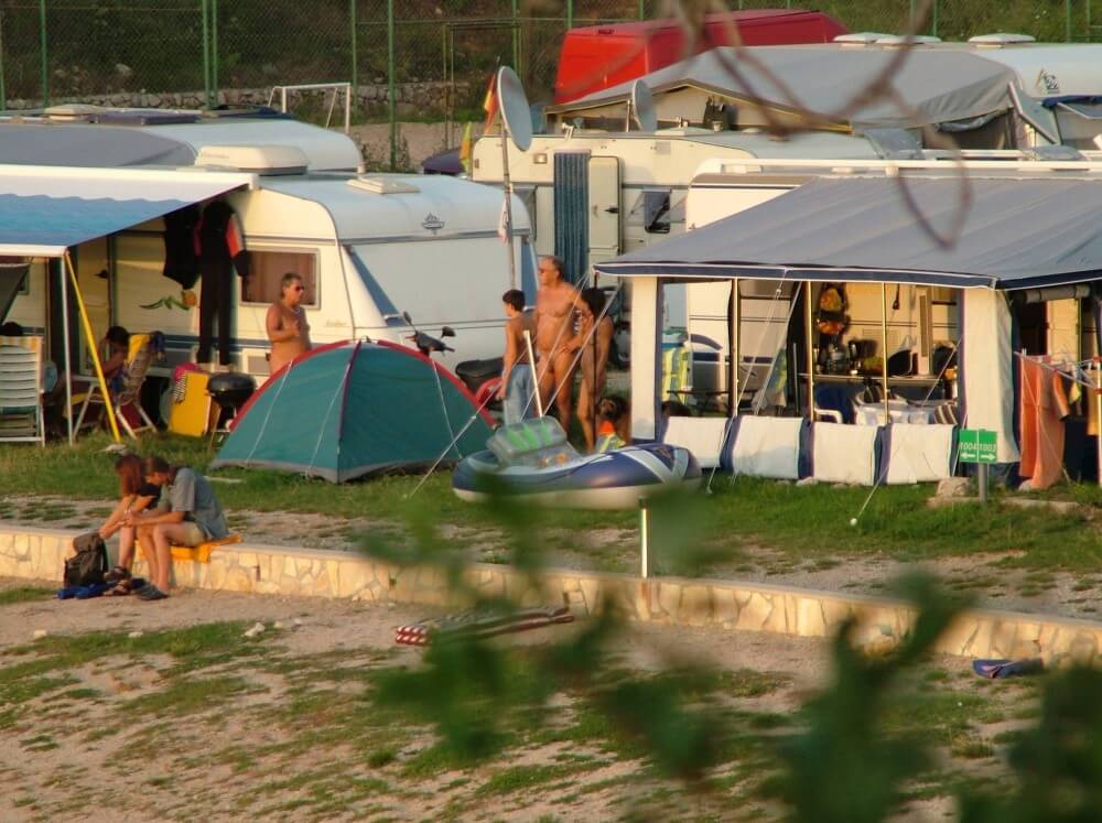 FKK Outdoor Shoreline pics - Nudism is freedom without limits