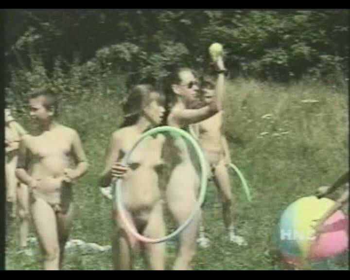 Helios Natura: Nudi Youth Weekend - Values trust and friendliness among naked people