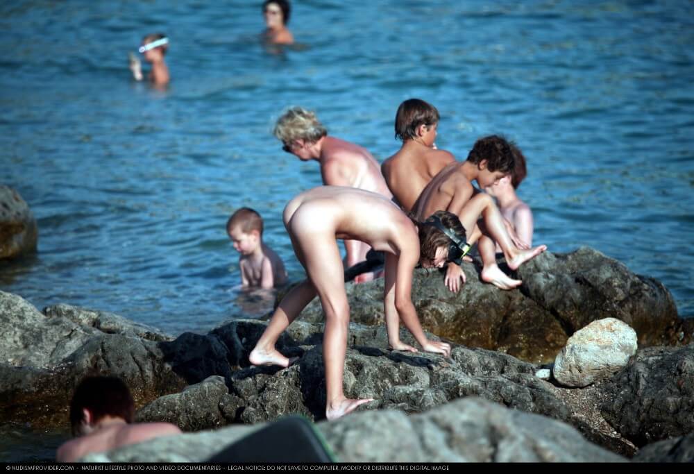 Summer day on the Black Sea photos - Nudism and naturism promote inner happiness and harmony
