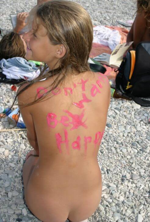 Osez vivre nu… Documentary naturism - Nudism teaches us to appreciate the present moment