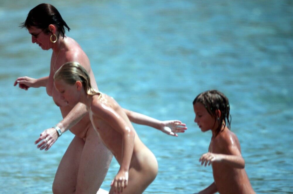 Running From the Waters pics - Supporters of naturism live in harmony with nature