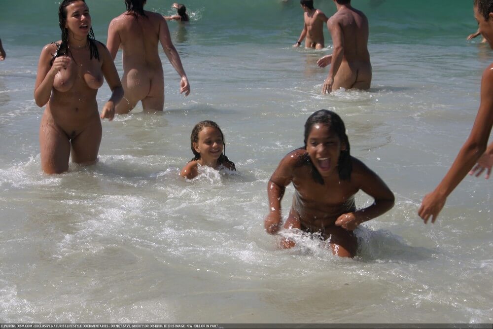 Brazil naturism photo set 4 - Naturism teaches us to appreciate the present and to be honest with ourselves and others